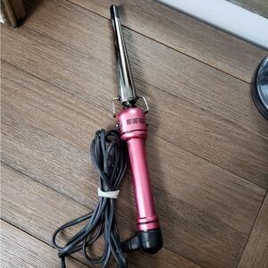 Hot shot tools Helen of Troy 1 1/4 Salon Curling Iron with Titanium Barrel